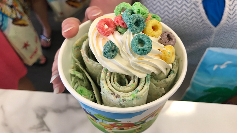 Frozen Ice Cream Roll Desserts by 成 李